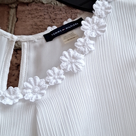 Tommy Hilfiger Sleeveless Blouse Textured Satin Stripes - Picture 2 of 11